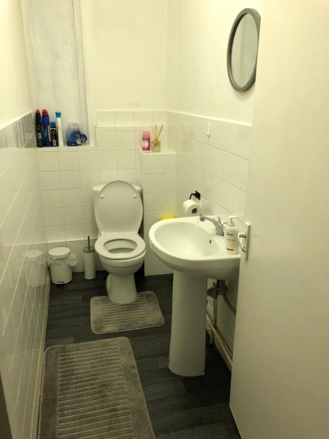Pensión Great Location For Tourists And Commuters, Close To Transport Links, Double Bed Rooms. *
